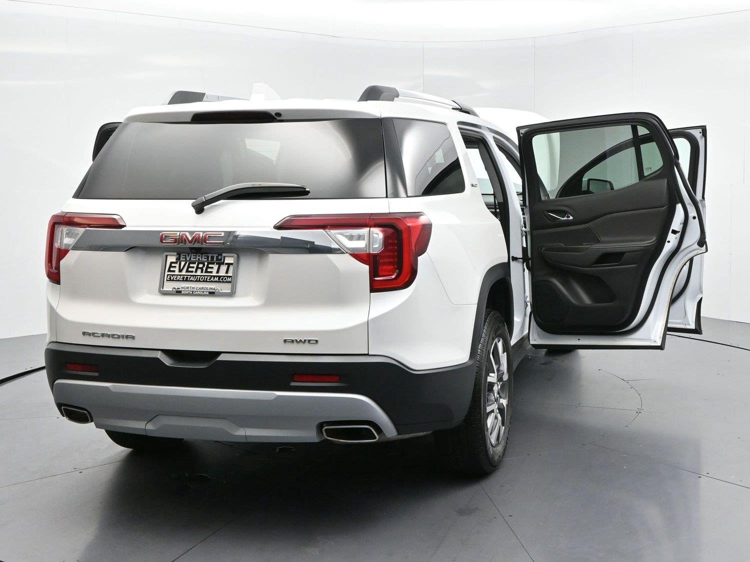 Used 2023 WHITE FROST TRICOAT GMC SLT image 40