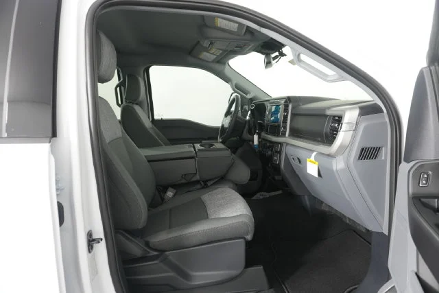 New 2027 Oxford White Ford F-350® XLT image 33