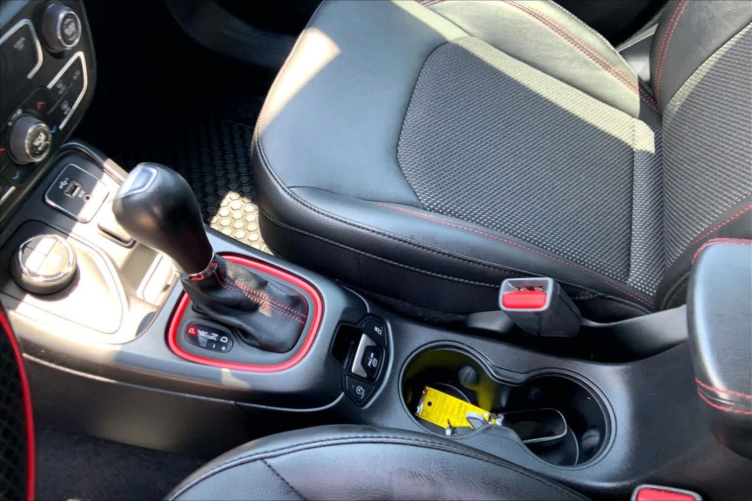 Used 2020 Sting-Gray Clearcoat Jeep Trailhawk image 17