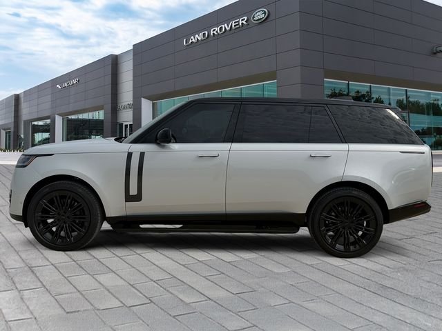 Certified Used 2026  Land Rover SE image 2