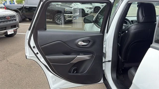 Certified Used 2022 White Jeep Latitude Lux image 22