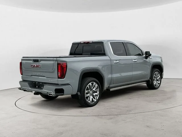 Used 2025  GMC Denali image 5