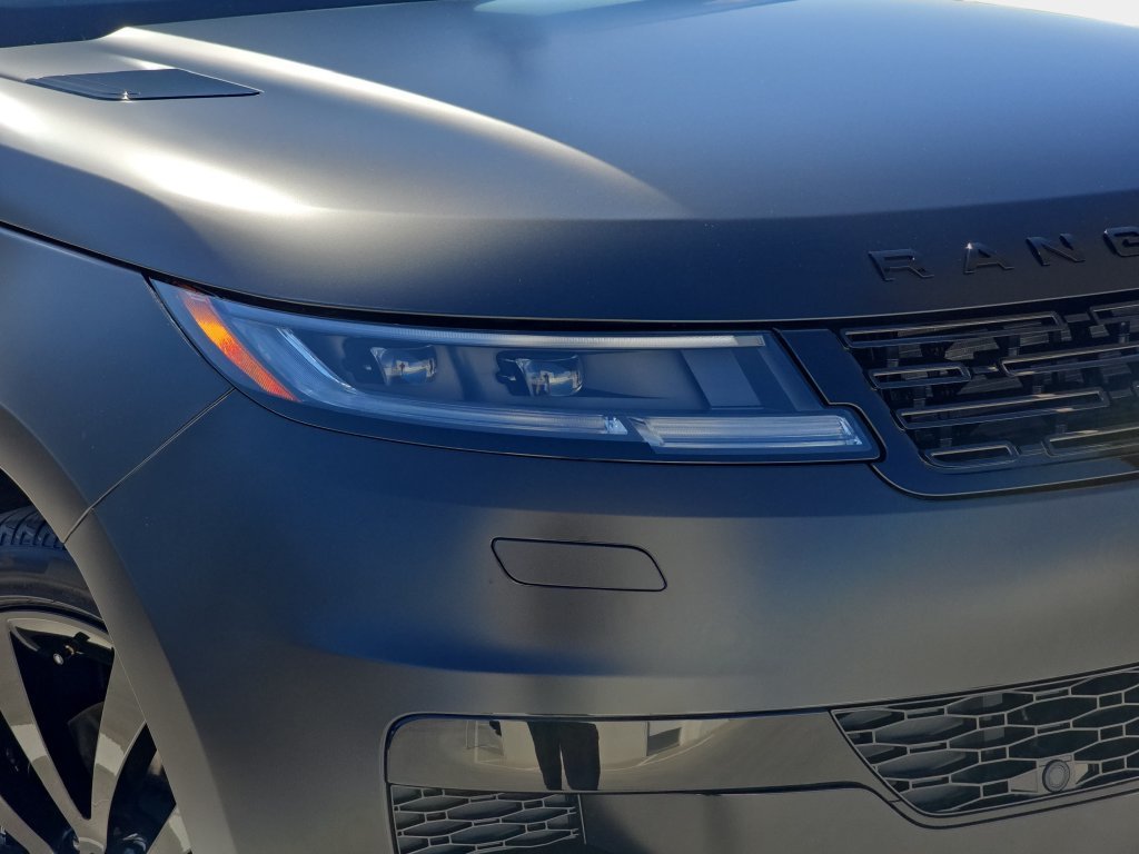 New 2027 Santorini Black LAND ROVER Dynamic SE P400 image 33