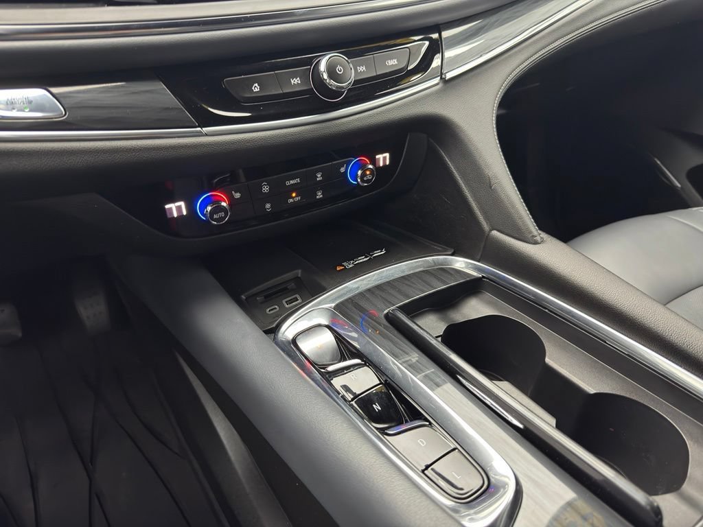 Used 2023 Summit White Buick Essence image 31