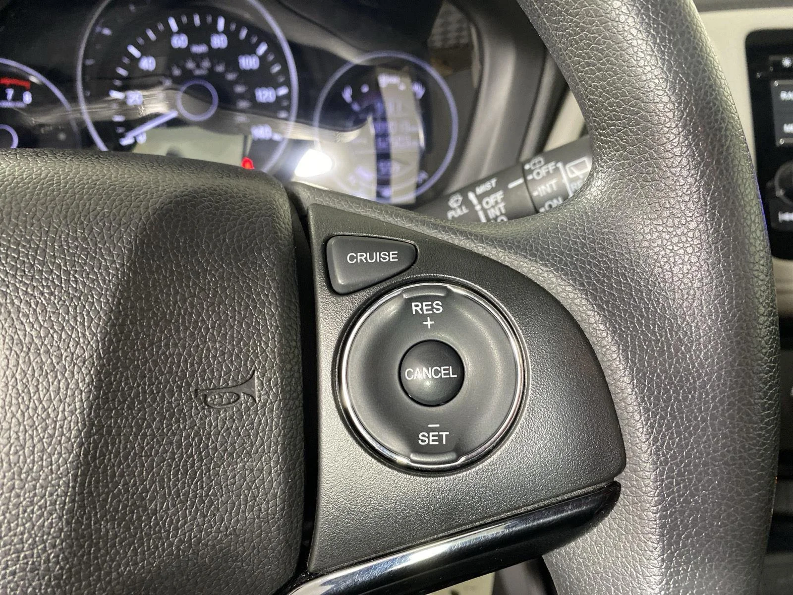 Used 2019 Platinum White Pearl Honda LX image 17