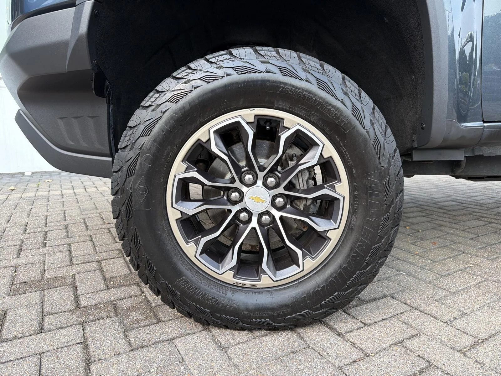 Used 2019 SHADOW GRAY METALLIC Chevrolet 4WD ZR2 image 10