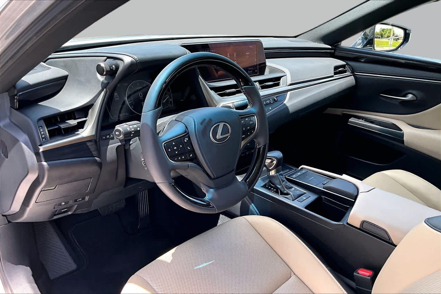 Used 2020 Silver Lining Metallic Lexus  image 18