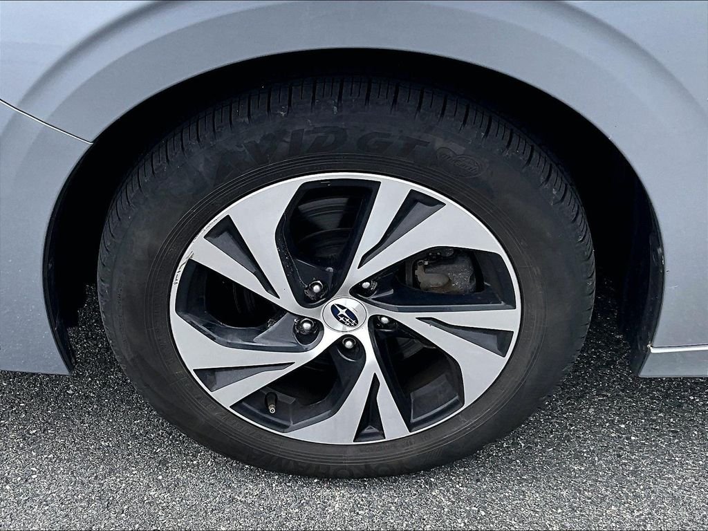 Used 2025 Ice Silver Metallic Subaru Premium image 7