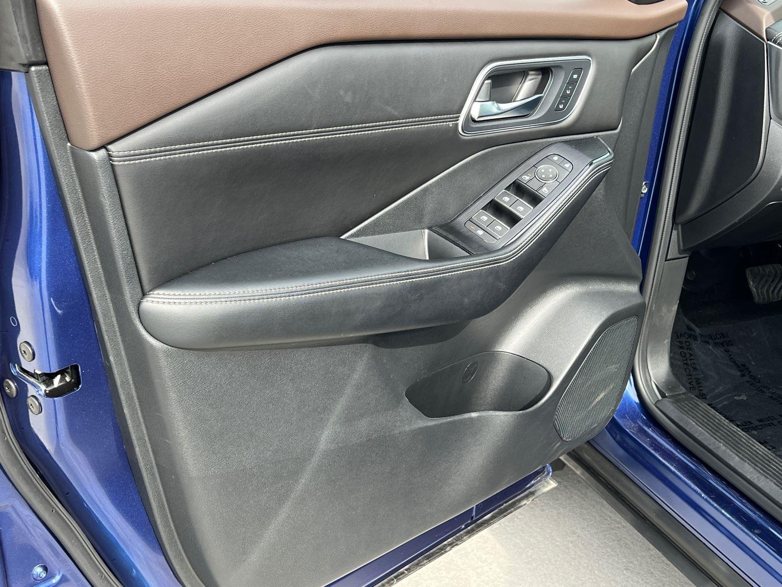 Used 2023 Caspian Blue Metallic/Super Black Nissan Platinum image 10