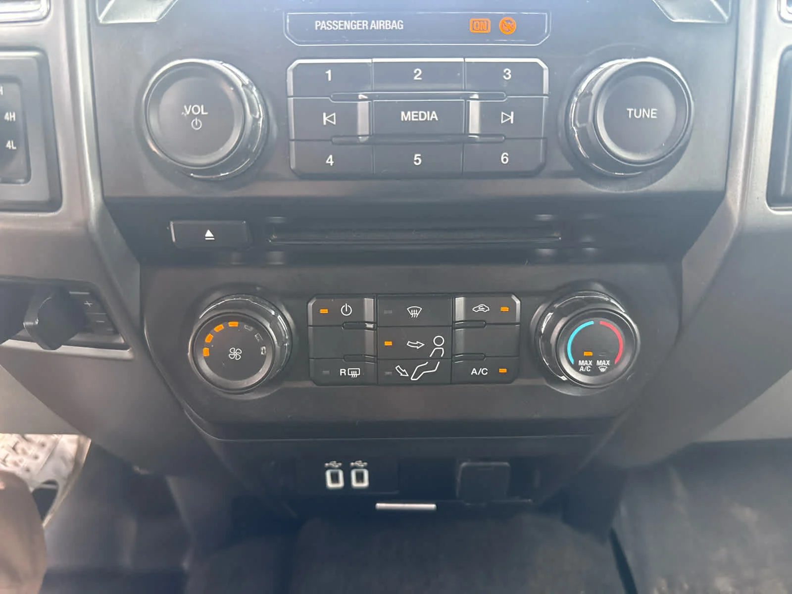 Used 2017 Oxford White Ford XLT image 14