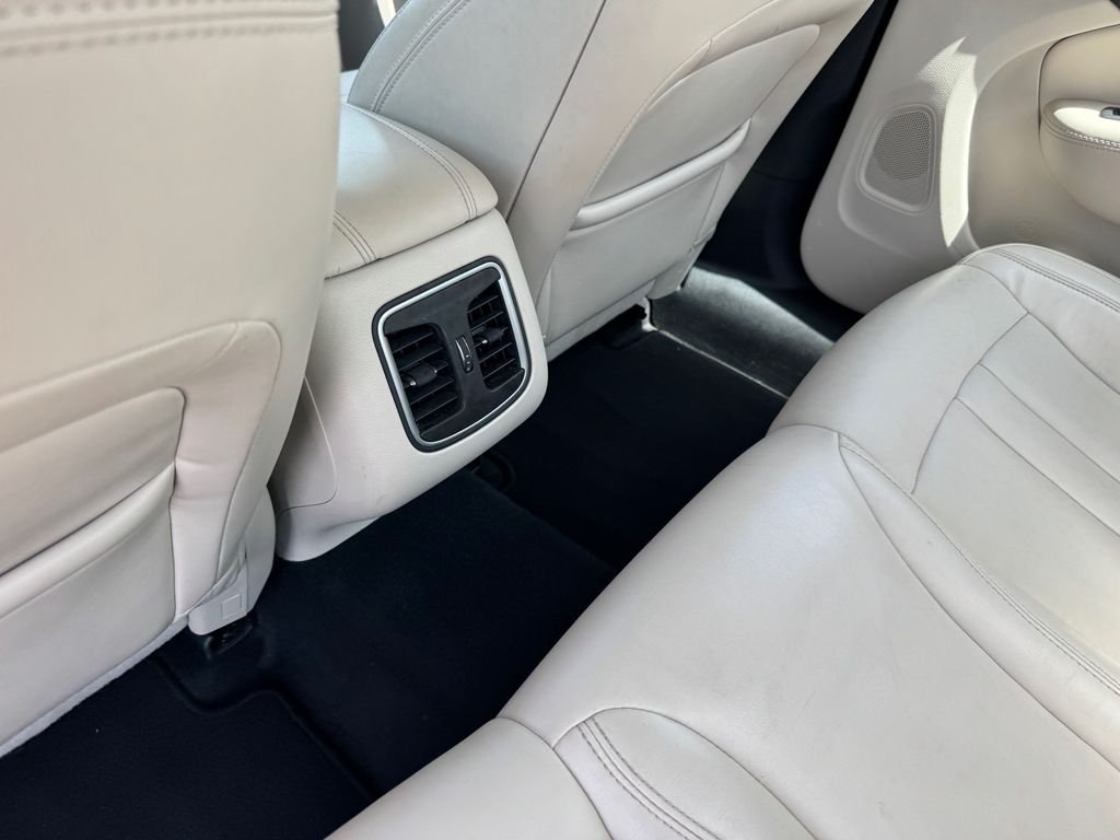 Used 2015 Gray Chrysler C image 12
