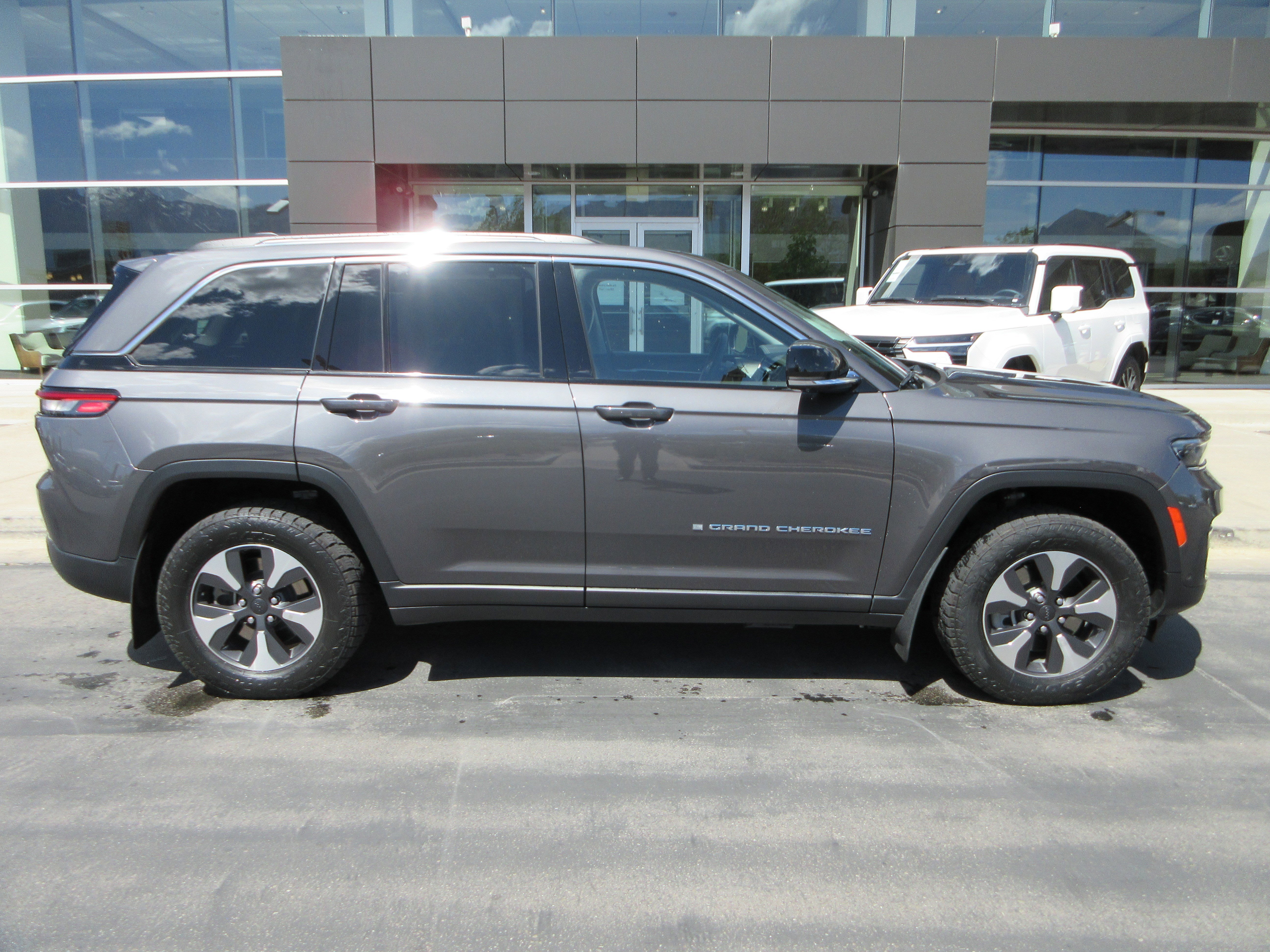 Used 2022 Baltic Gray Metallic Clearcoat Jeep 4xe image 13