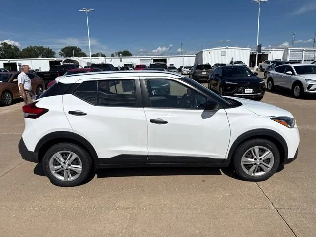 2020 Nissan Kicks S - Photo 2