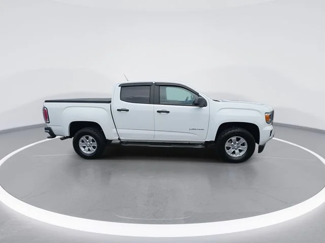 Used 2017 White GMC Base image 9