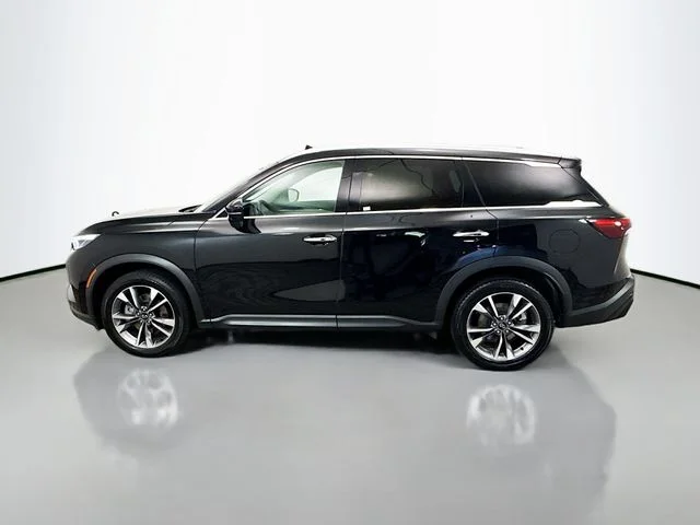 Used 2023 Black INFINITI LUXE image 4