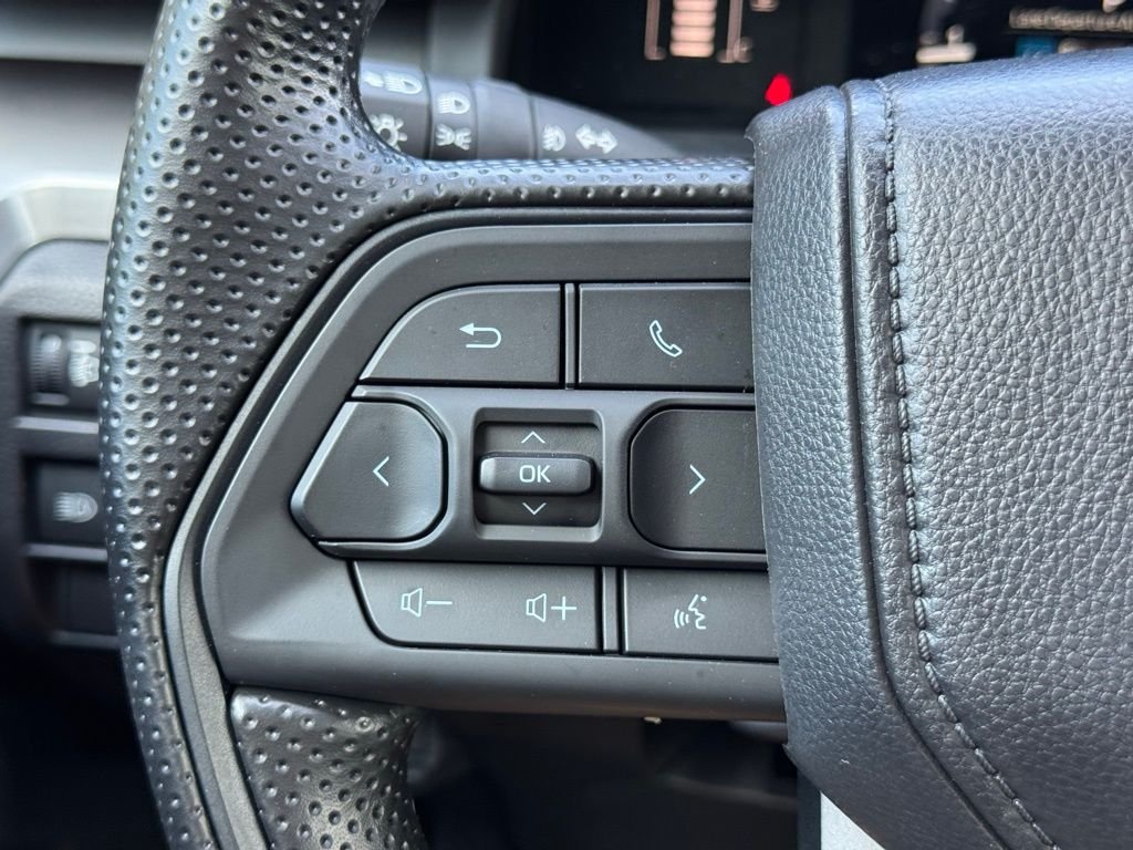 2025 Toyota Tacoma SR5 - Photo 16