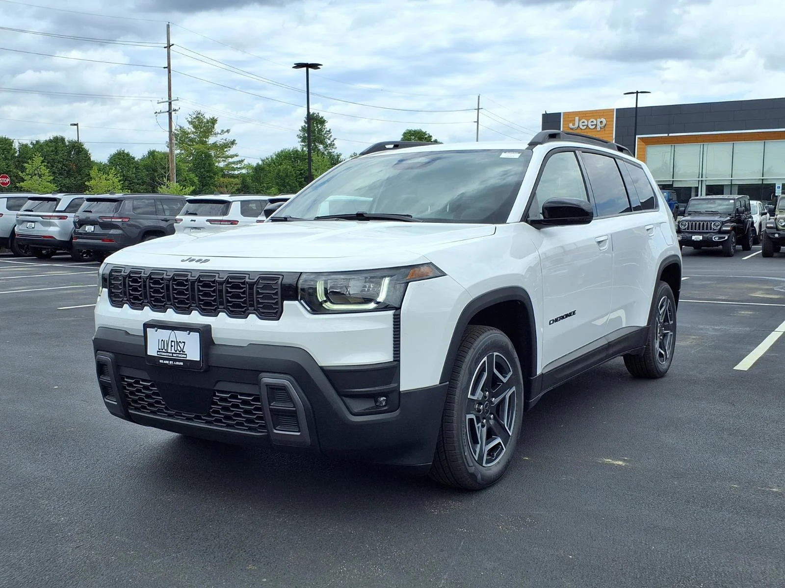 New 2026 Bright White Clear-Coat Exterior Paint Jeep Limited image 21