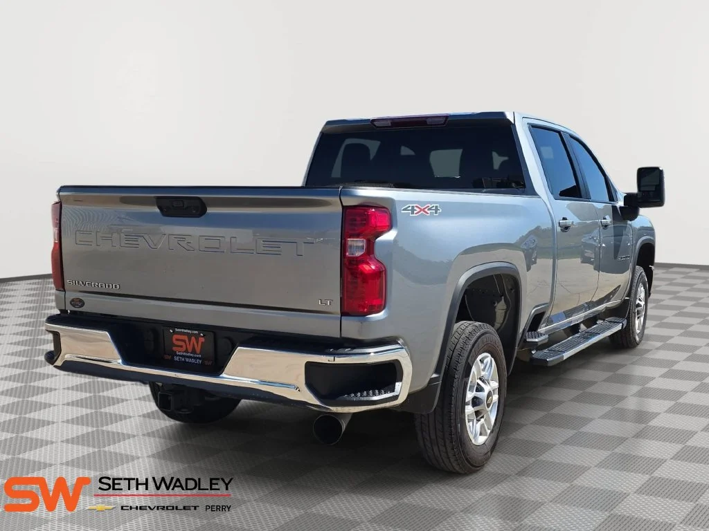 Used 2025 Sterling Gray Metallic Chevrolet LT image 7
