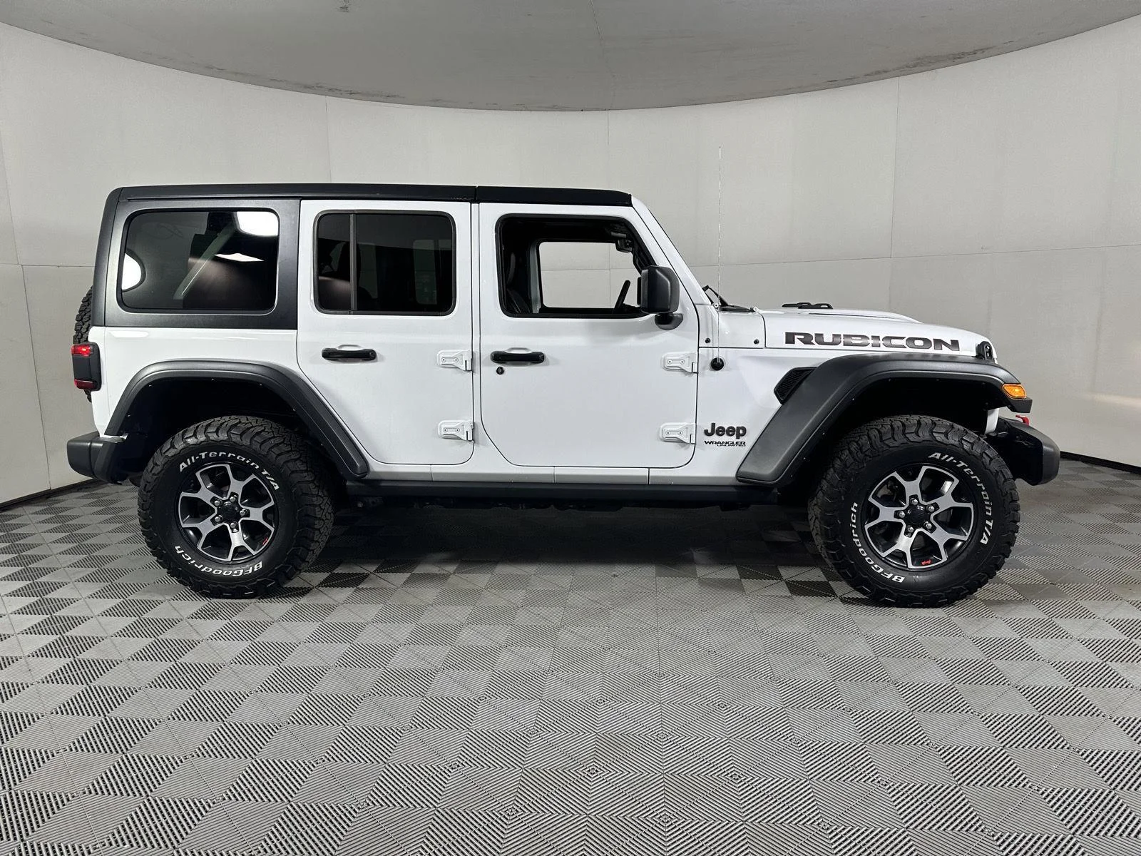 Used 2021 Bright White Clearcoat Jeep Unlimited Rubicon image 20