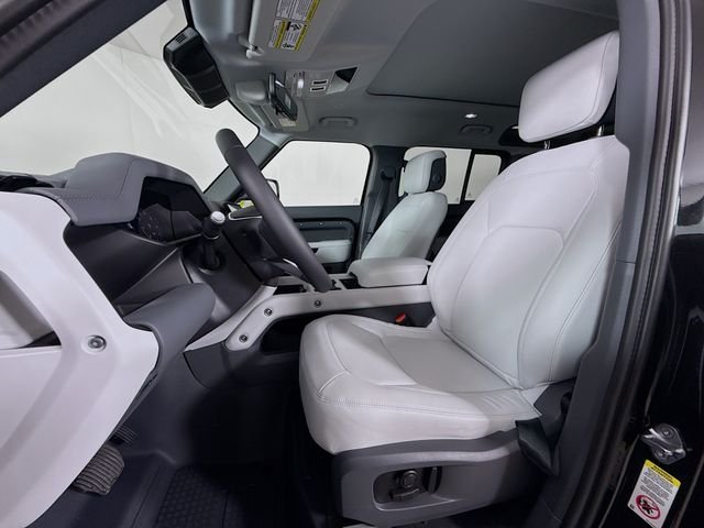 New 2026 Santorini Black Land Rover X-Dynamic SE image 11