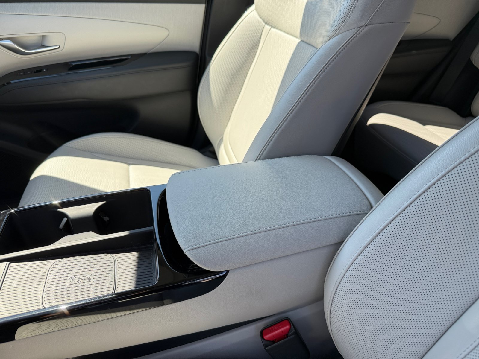 Certified Used 2025 Creamy White Pearl Hyundai Limited image 14