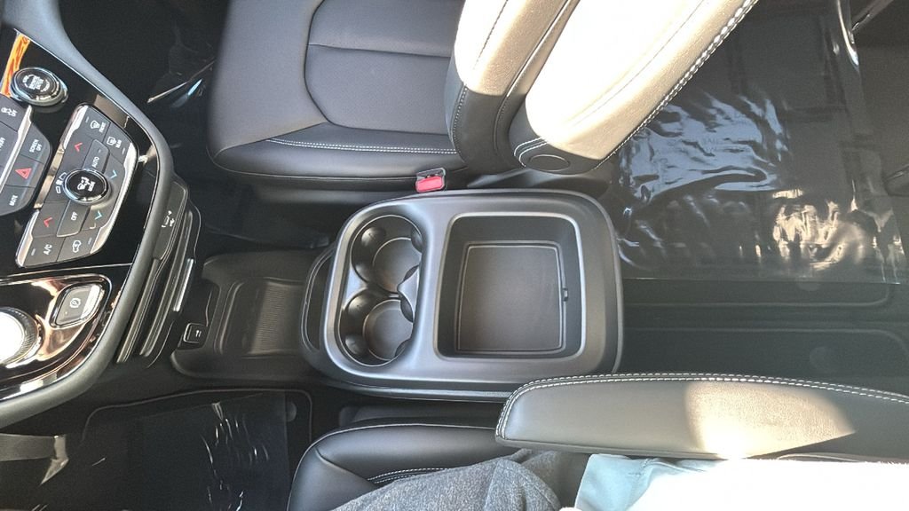2026 Chrysler Pacifica Select - Photo 18