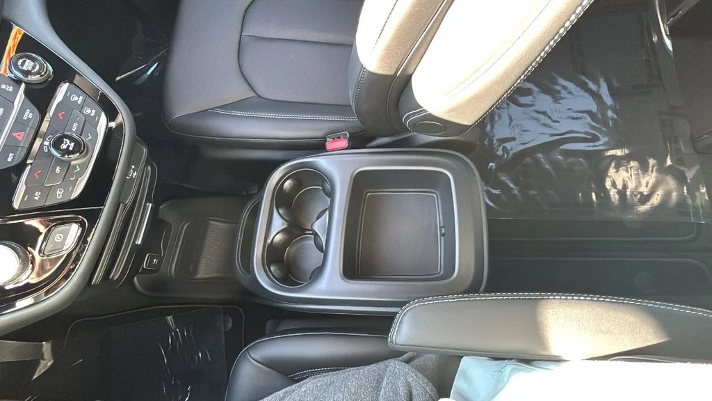 2026 Chrysler Pacifica Select - Photo 18