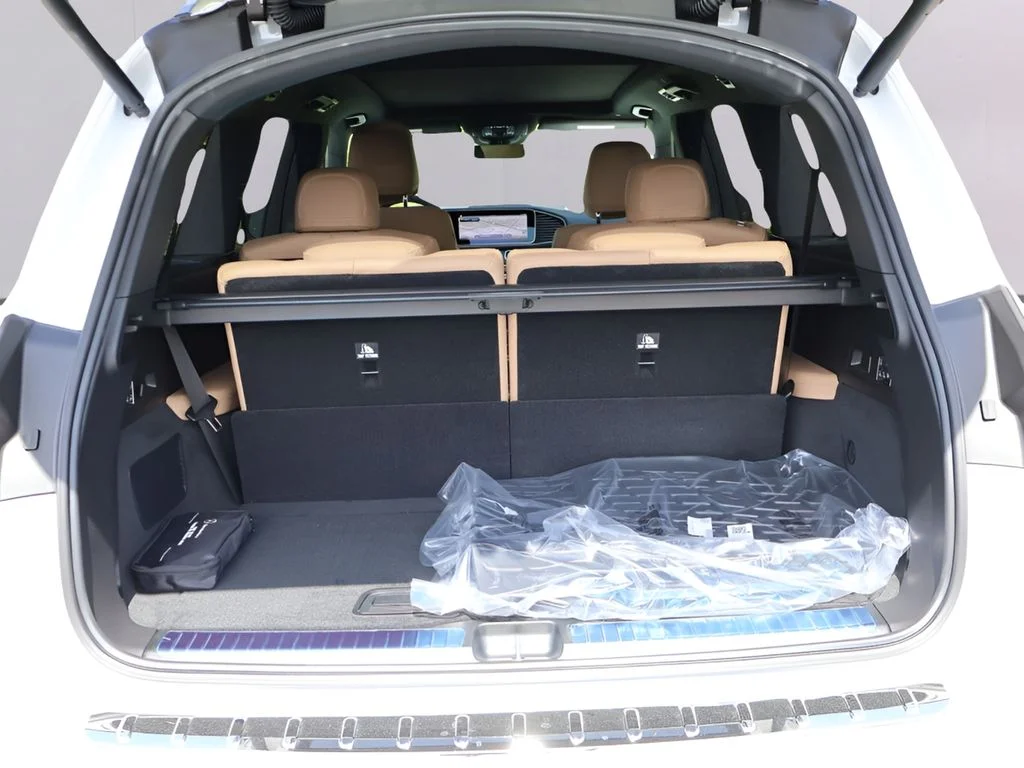 New 2026 MANUFAKTUR Moonlight White Metallic Mercedes-Benz GLS 450 image 16