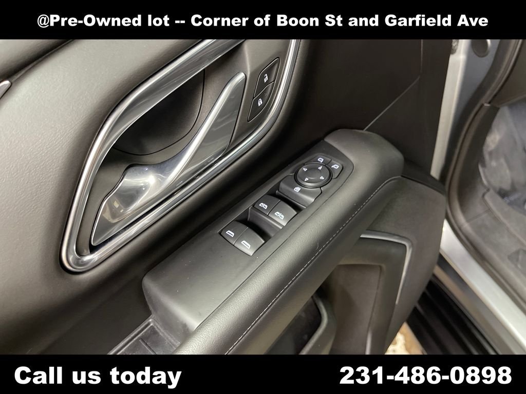 Used 2023  GMC SLE image 16