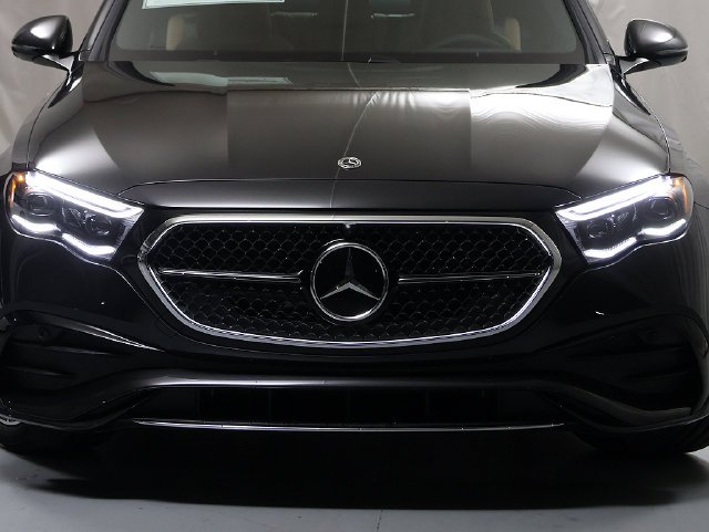 New 2027 Graphite Grey Metallic Mercedes-Benz E 450 image 6