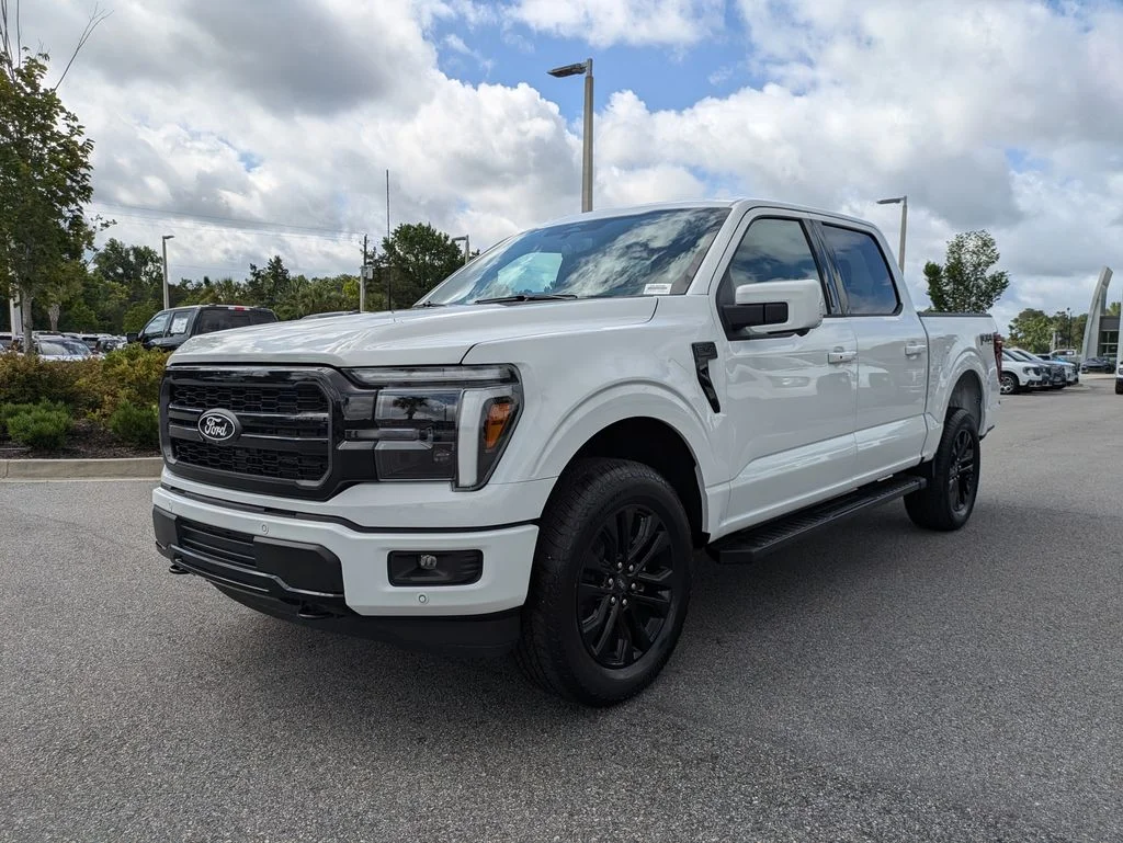 New 2026 Oxford White Ford Lariat image 8