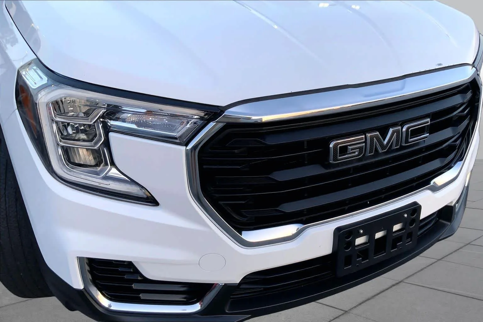 Used 2022 Summit White GMC SLE image 27