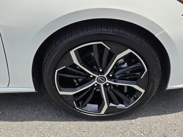 2025 Nissan Altima SR - Photo 18