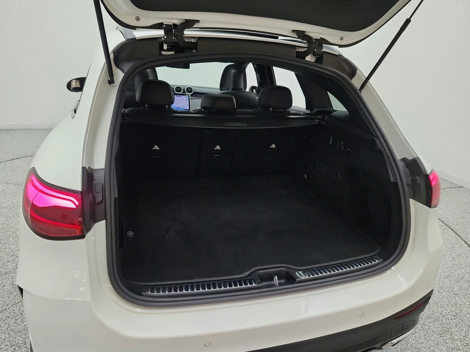 Used 2024 Polar White Mercedes-Benz GLC 300 4MATIC® SUV image 21