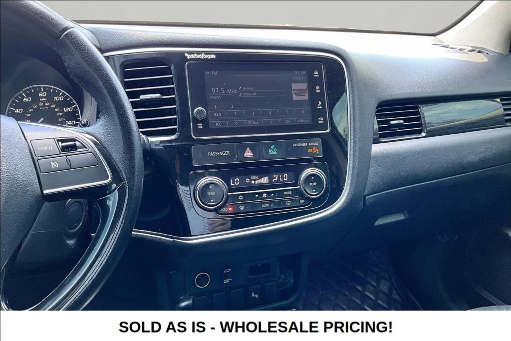 Used 2017  Mitsubishi  image 9