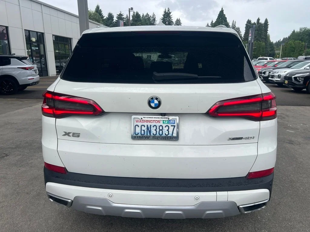 Used 2019 White BMW xDrive40i image 6