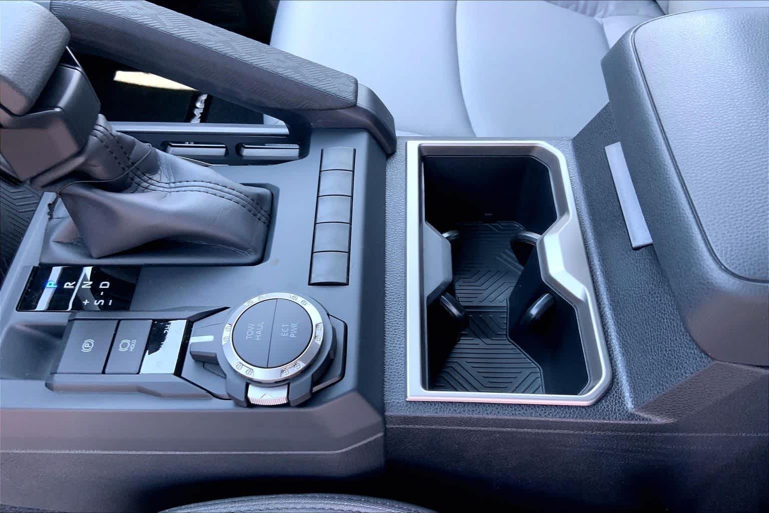 2026 Toyota Tacoma SR5 - Photo 7