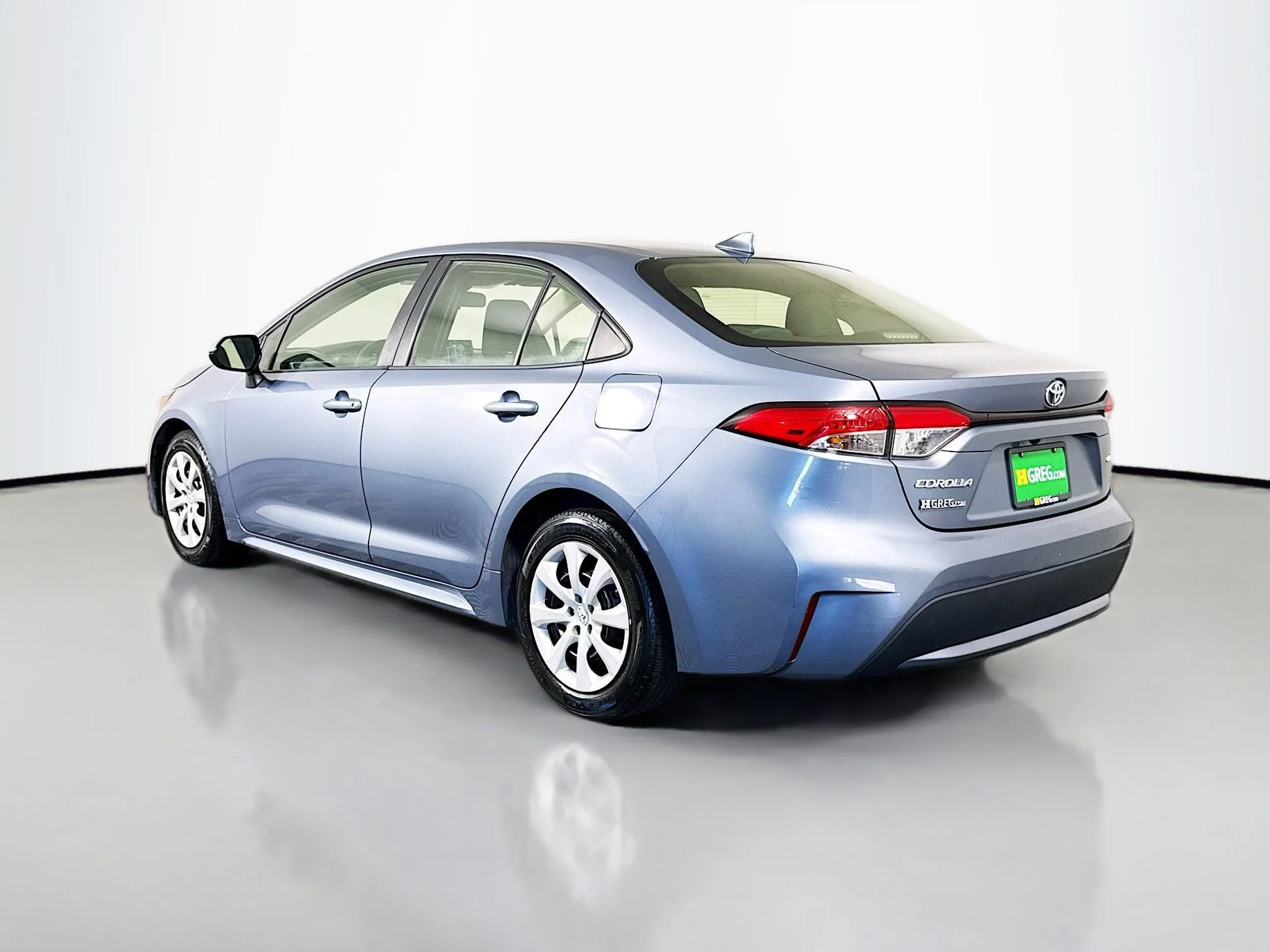Used 2022 Celestite Toyota LE image 5