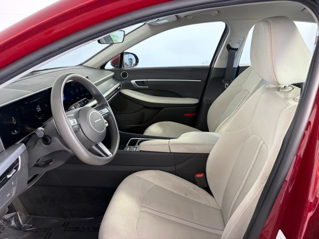 Used 2025 Red Hyundai SEL image 9