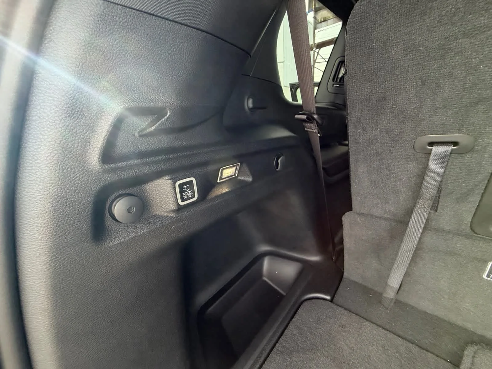 Used 2023 Diamond Black Crystal Pearlcoat Jeep Altitude image 22