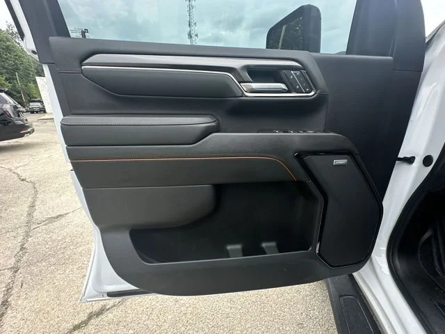 Used 2024 White GMC AT4 image 25