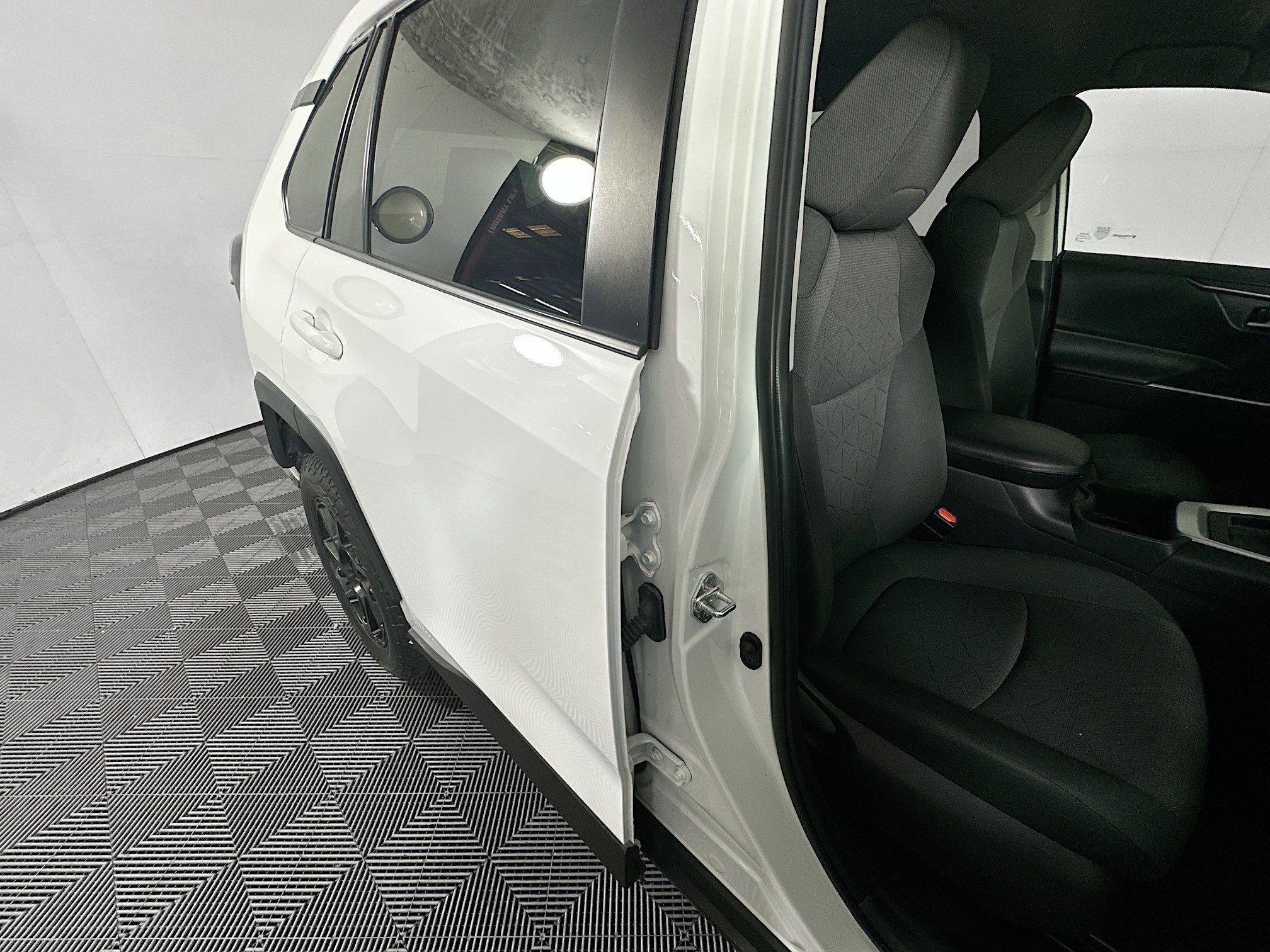 Used 2023 Ice Toyota XLE image 28