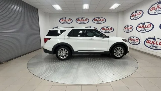 New 2026 Star White Metallic Tri-Coat Ford Platinum image 11