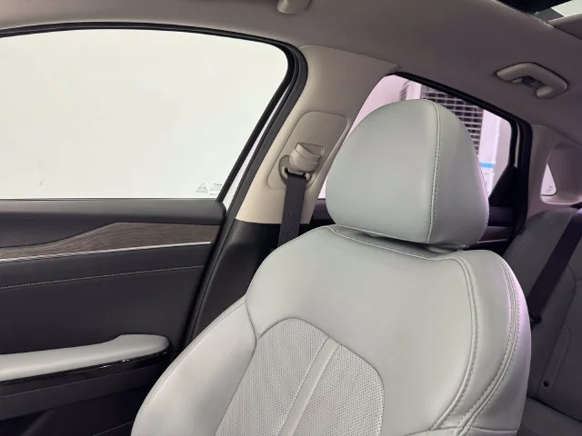 Used 2024 Glacial White Pearl Kia EX image 40