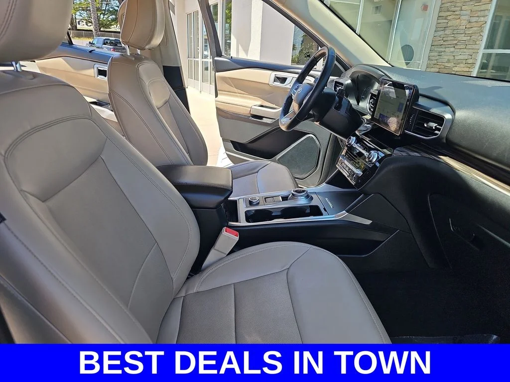 Used 2023 White Ford Limited image 10