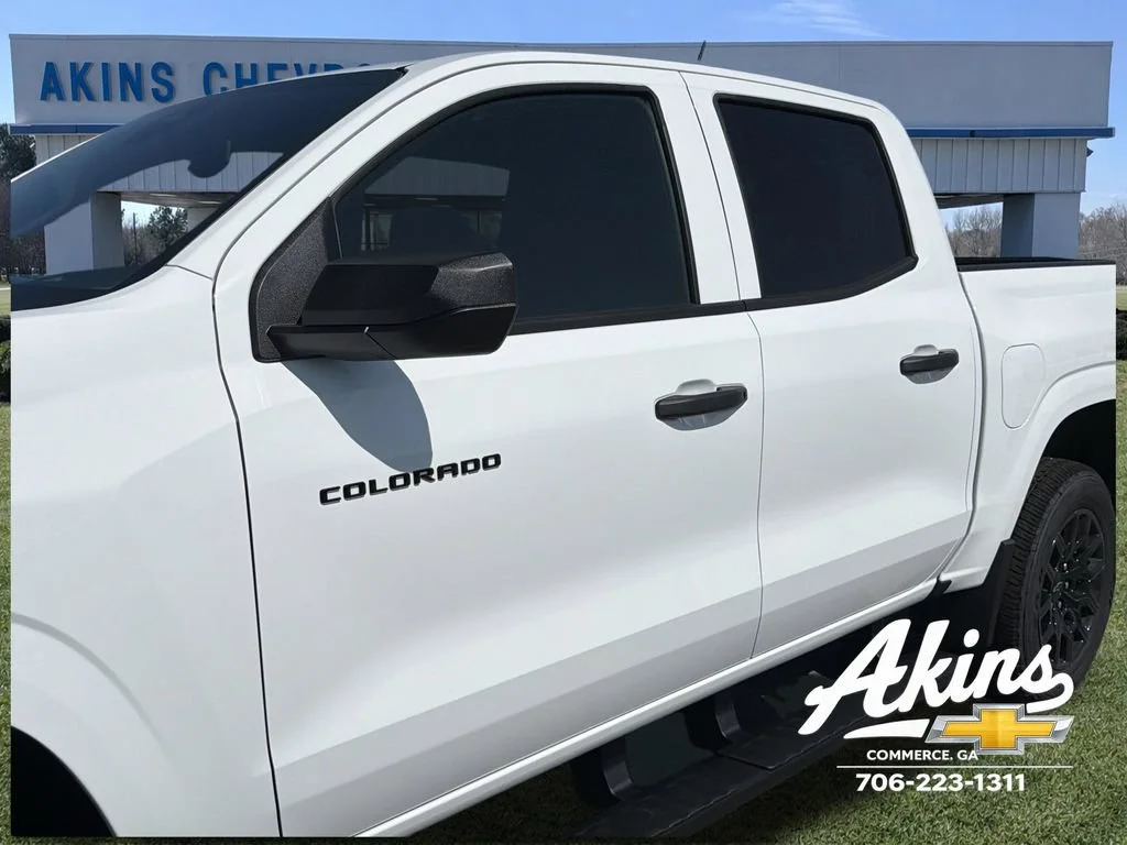 New 2026 Summit White Chevrolet WT image 10