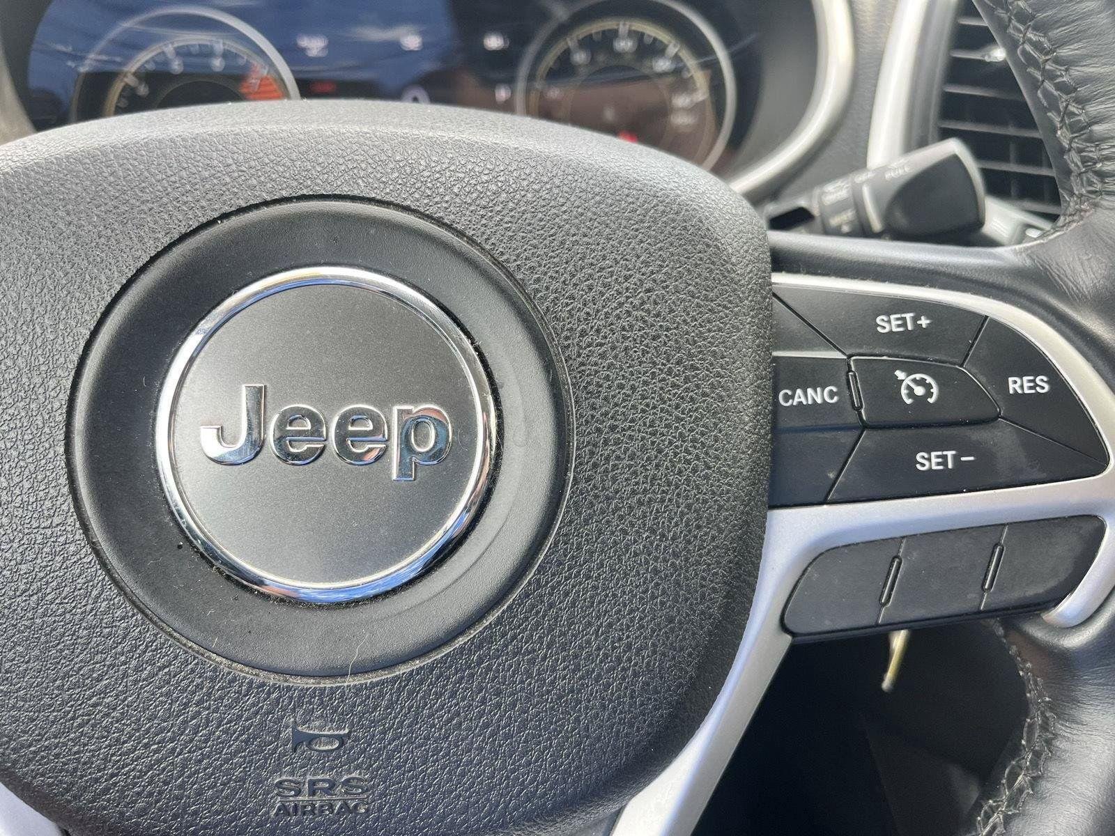 Used 2016 Bright White Clearcoat Jeep Trailhawk image 25