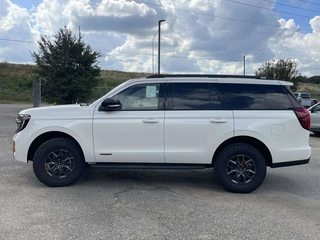 New 2026 Star White Metallic Tri-Coat Ford Tremor® image 6