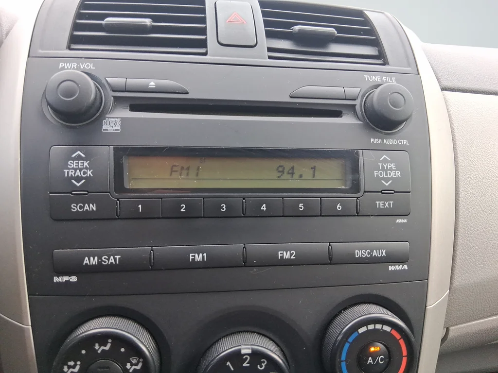 Used 2009 Silver Toyota LE image 15