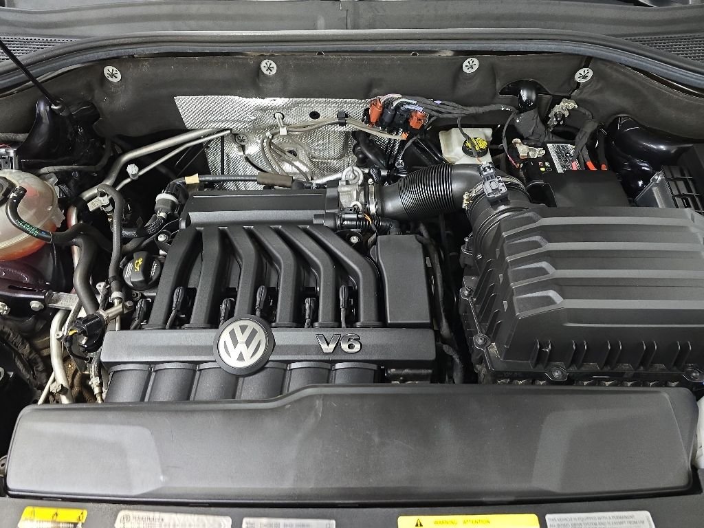 Used 2022 Deep Black Volkswagen 3.6L V6 SE w/Technology image 12